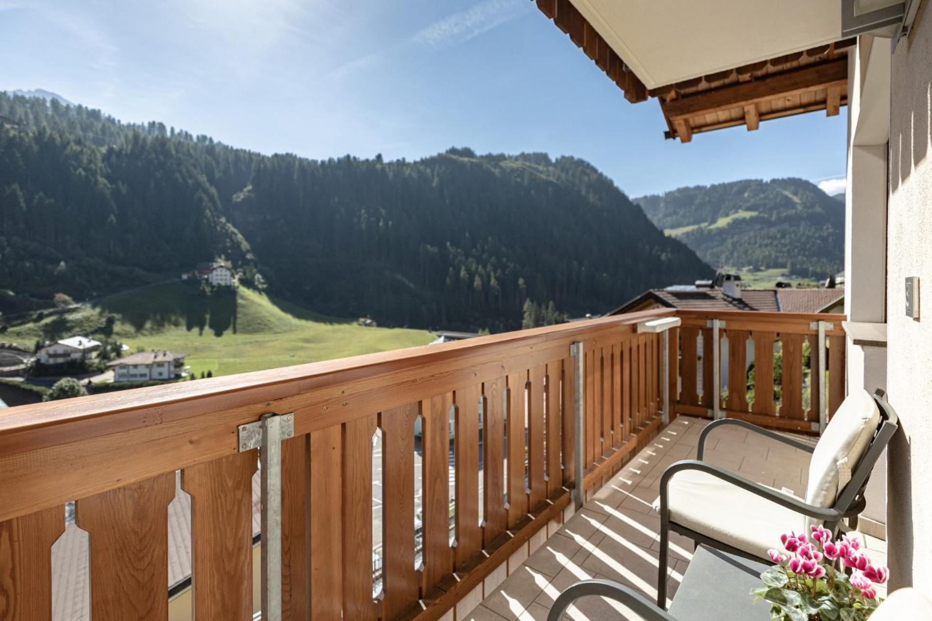 Apartments Soval Santa Cristina Val Gardena ภายนอก รูปภาพ